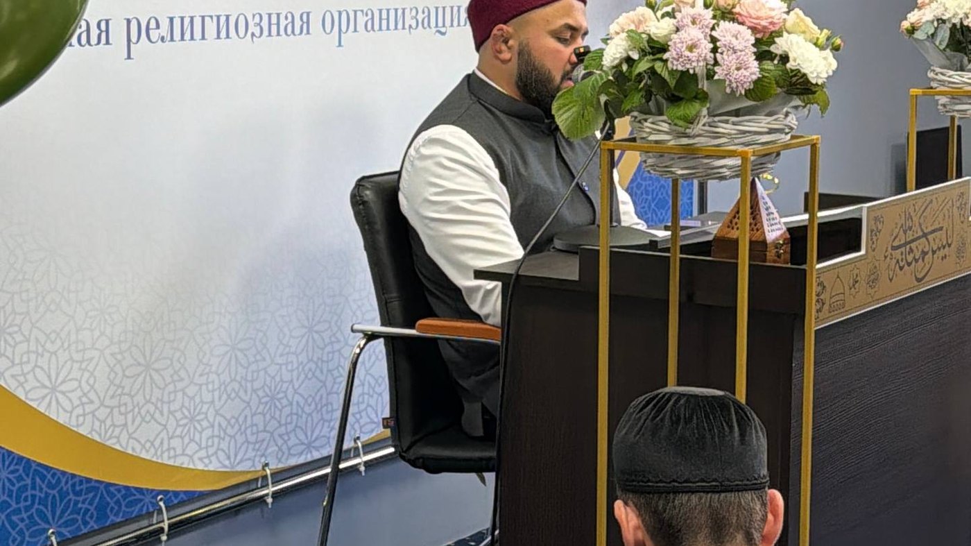 Занятие в зале медресе
